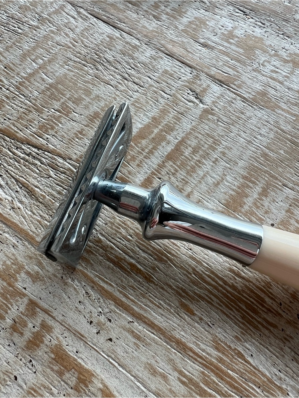 Aesop Double-Edge Razor - Picture 5 of 8